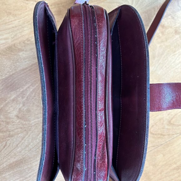 Rare Etienne Aigner Leather Shoulder Bag- Oxblood / Red, Great Cond pre-owned - Picture 4 of 6